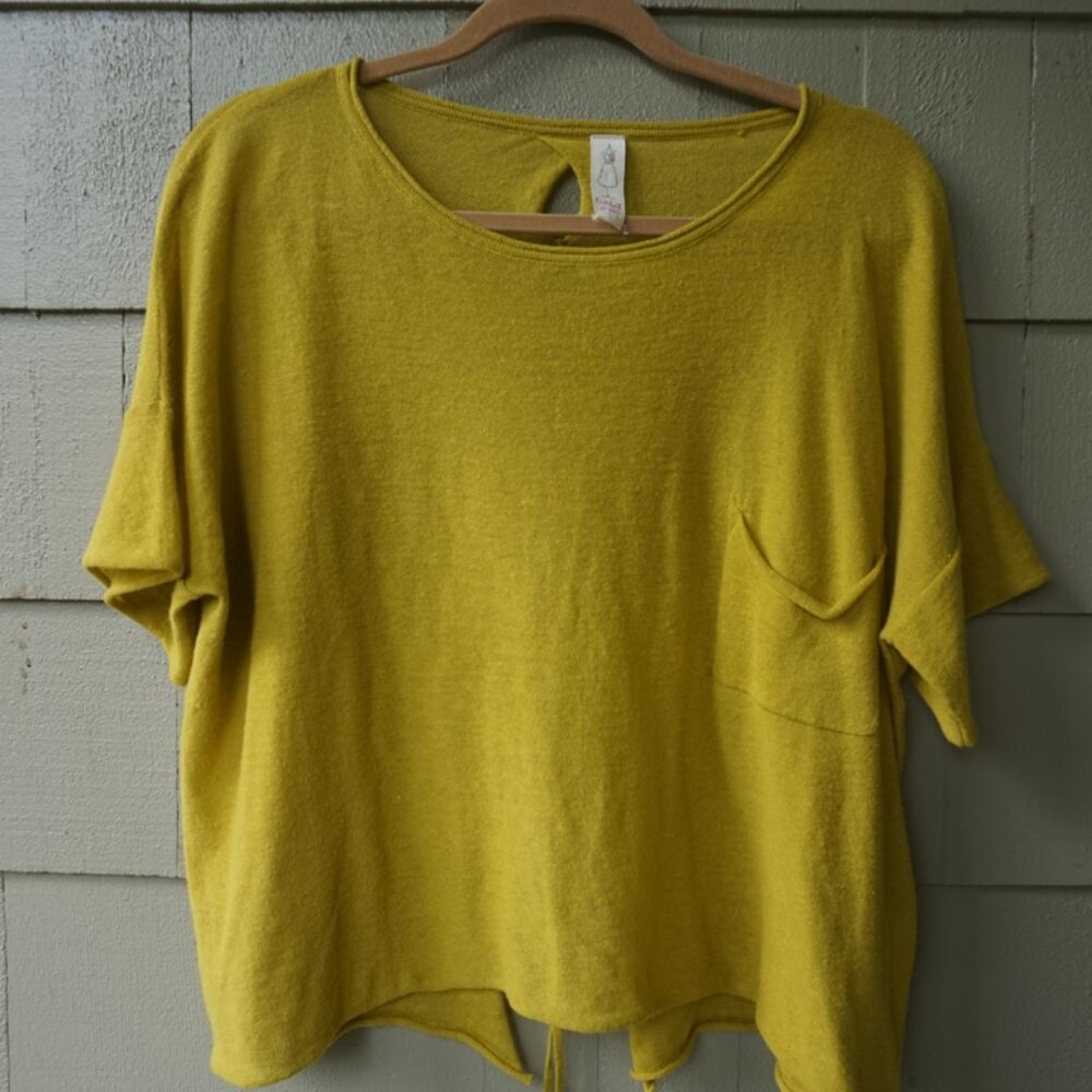 Chalet Et Ceci Crop Chartreuse Short Sleeved Top Buttoned Back  VGUC Size L